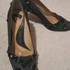Brand New Donald J Pliner "sportique" black pumps